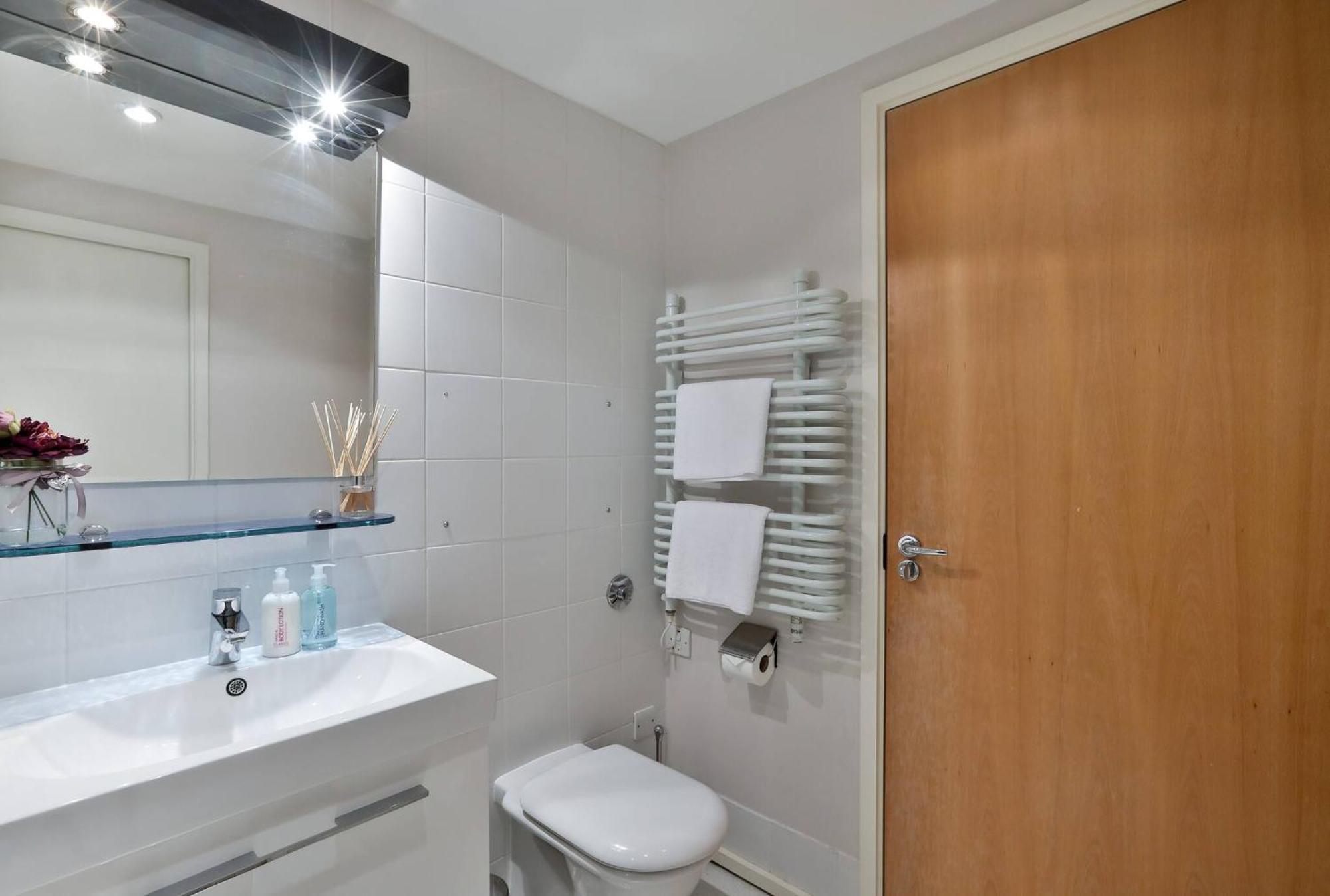 Wild Roses Serviced Apartments - Excel Warehouse 1 ลอนดอน ภายนอก รูปภาพ
